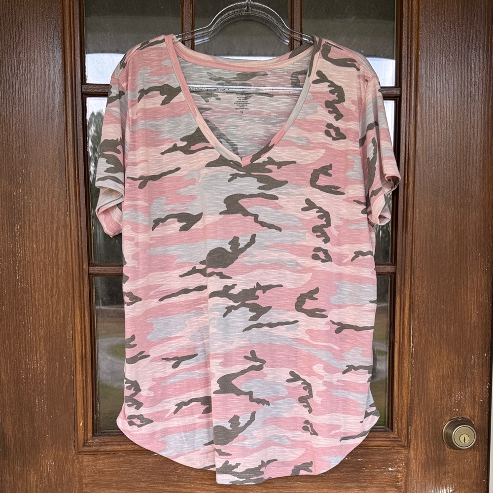Casual Pink Camo V-Neck Women's Tee